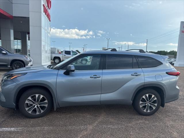 used 2021 Toyota Highlander car