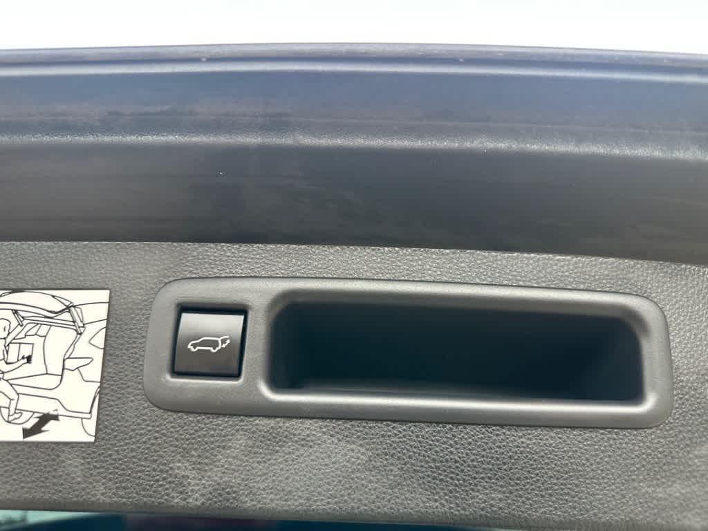 used 2022 Toyota Highlander car, priced at $34,997