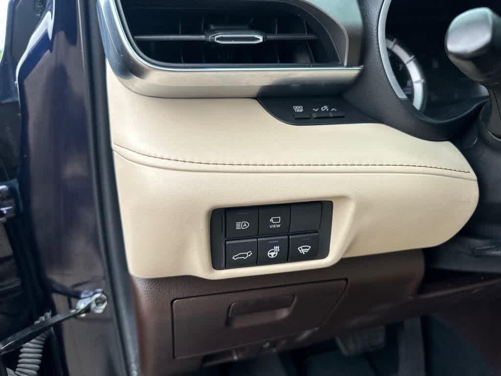 used 2022 Toyota Highlander car, priced at $34,997