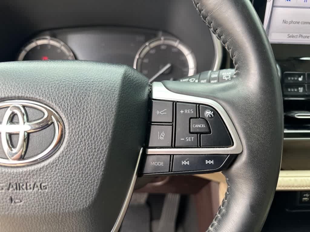 used 2022 Toyota Highlander car, priced at $34,997