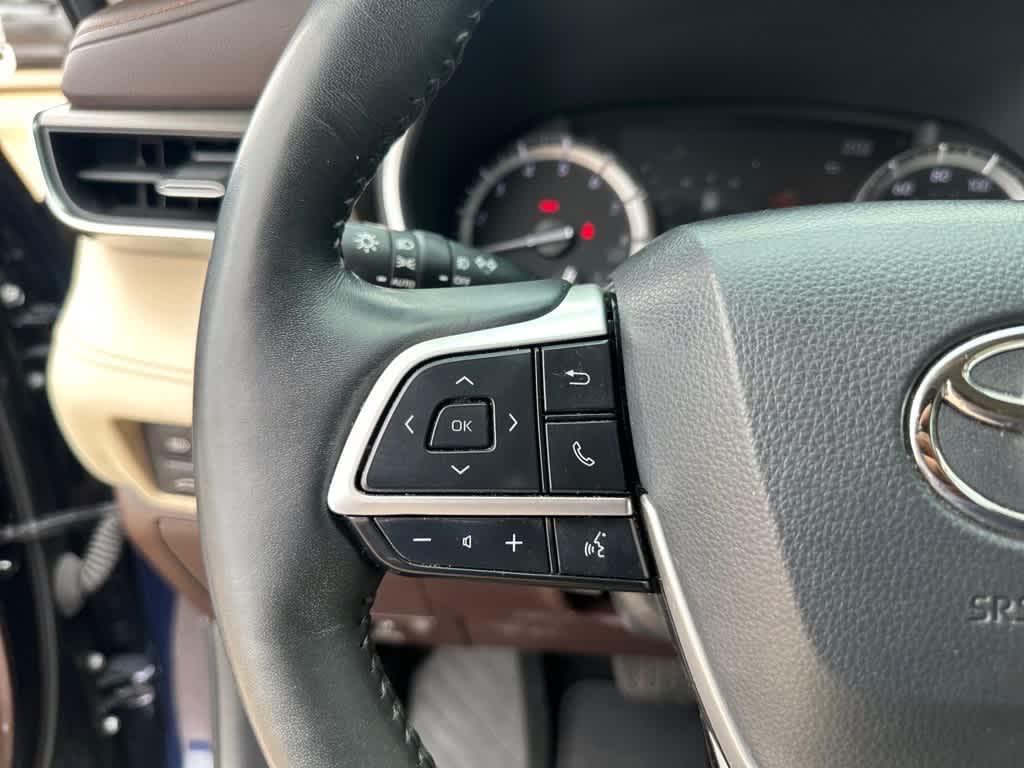 used 2022 Toyota Highlander car, priced at $34,997