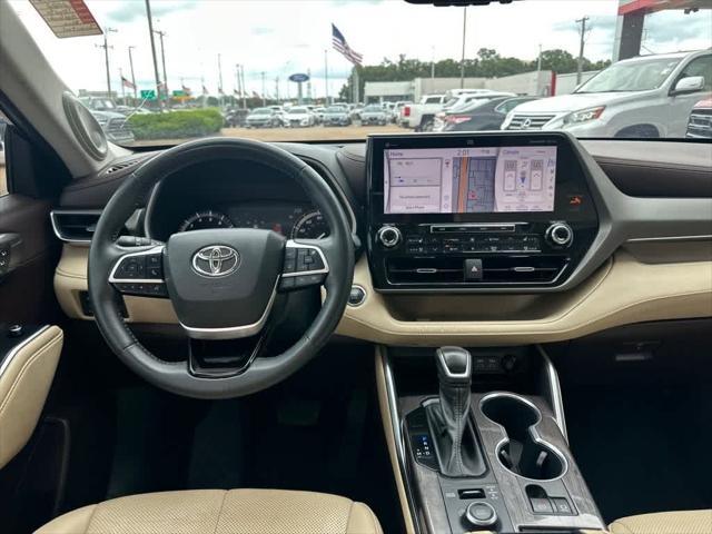 used 2022 Toyota Highlander car, priced at $36,900