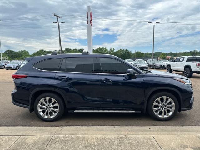 used 2022 Toyota Highlander car, priced at $36,900