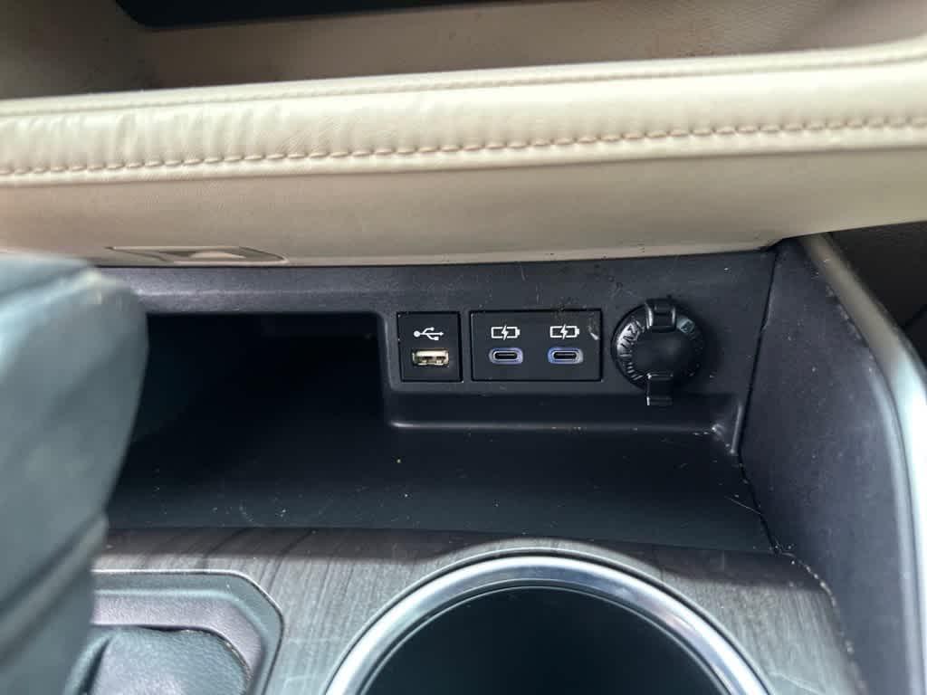 used 2022 Toyota Highlander car, priced at $34,997