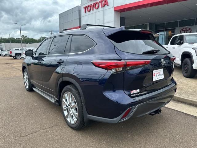 used 2022 Toyota Highlander car, priced at $36,900