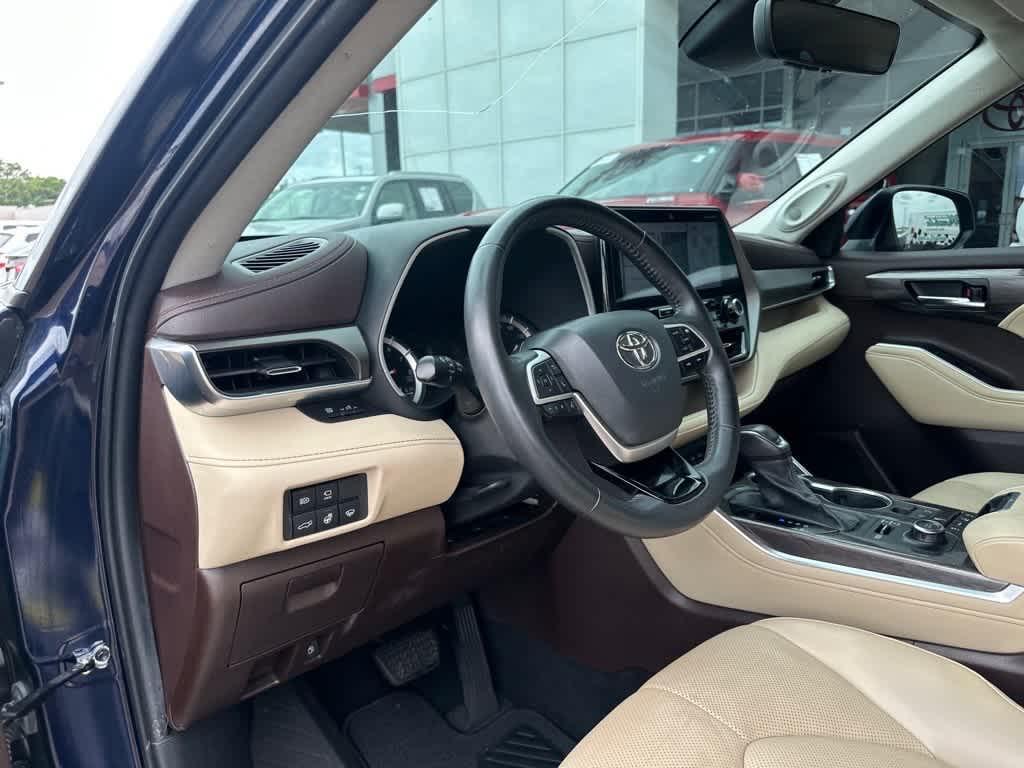 used 2022 Toyota Highlander car, priced at $34,997