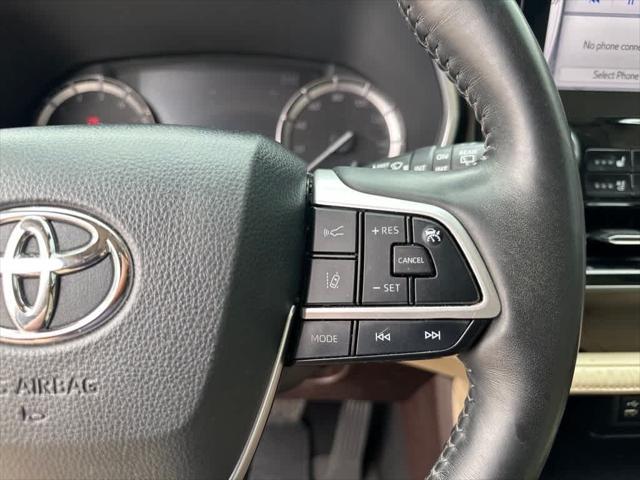 used 2022 Toyota Highlander car, priced at $36,900