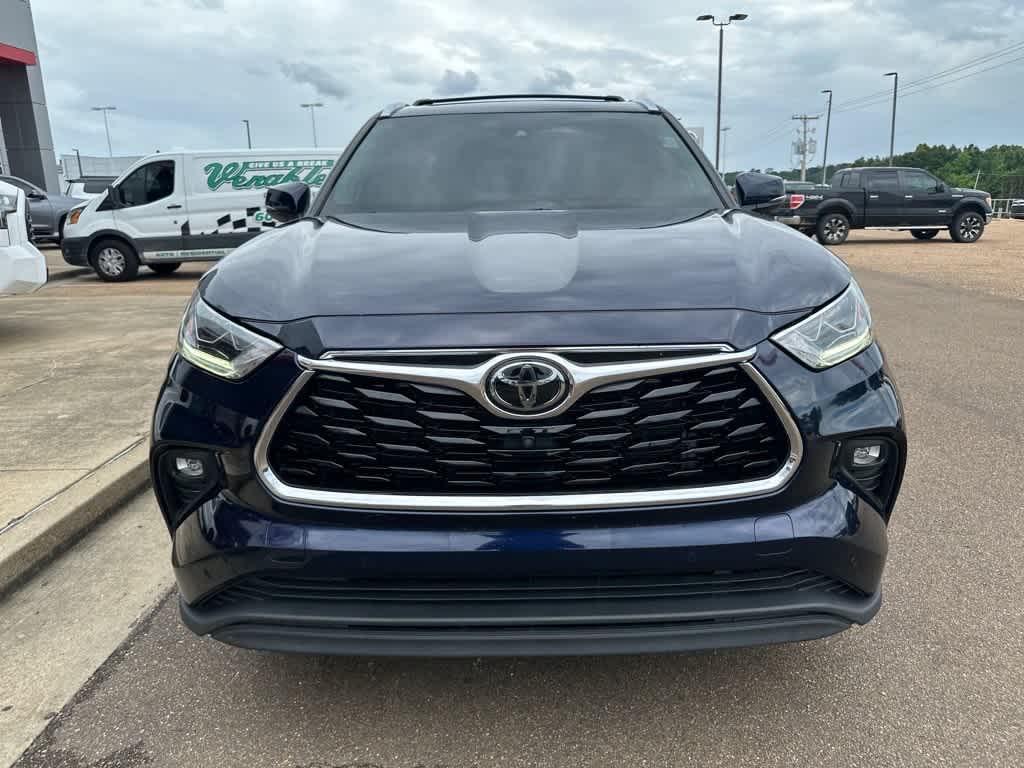 used 2022 Toyota Highlander car, priced at $34,997