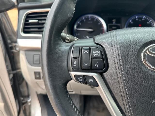 used 2015 Toyota Highlander car, priced at $21,995