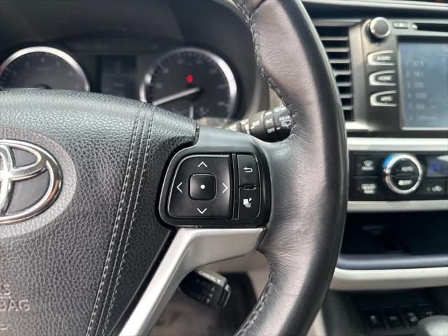 used 2015 Toyota Highlander car, priced at $21,995