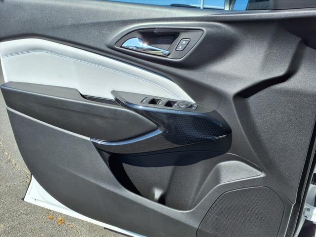 new 2025 Chevrolet Trax car, priced at $25,800
