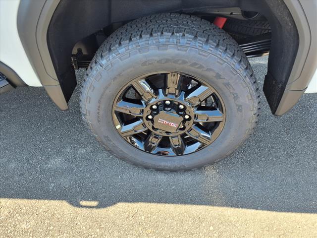 new 2025 GMC Sierra 2500 car, priced at $73,153