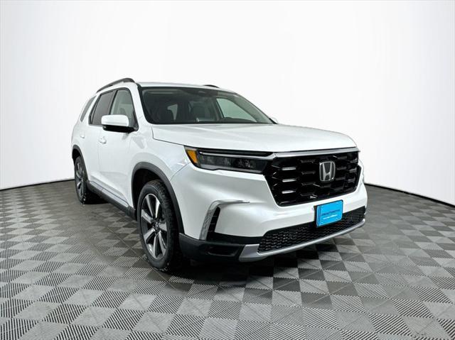 new 2025 Honda Pilot car, priced at $50,495