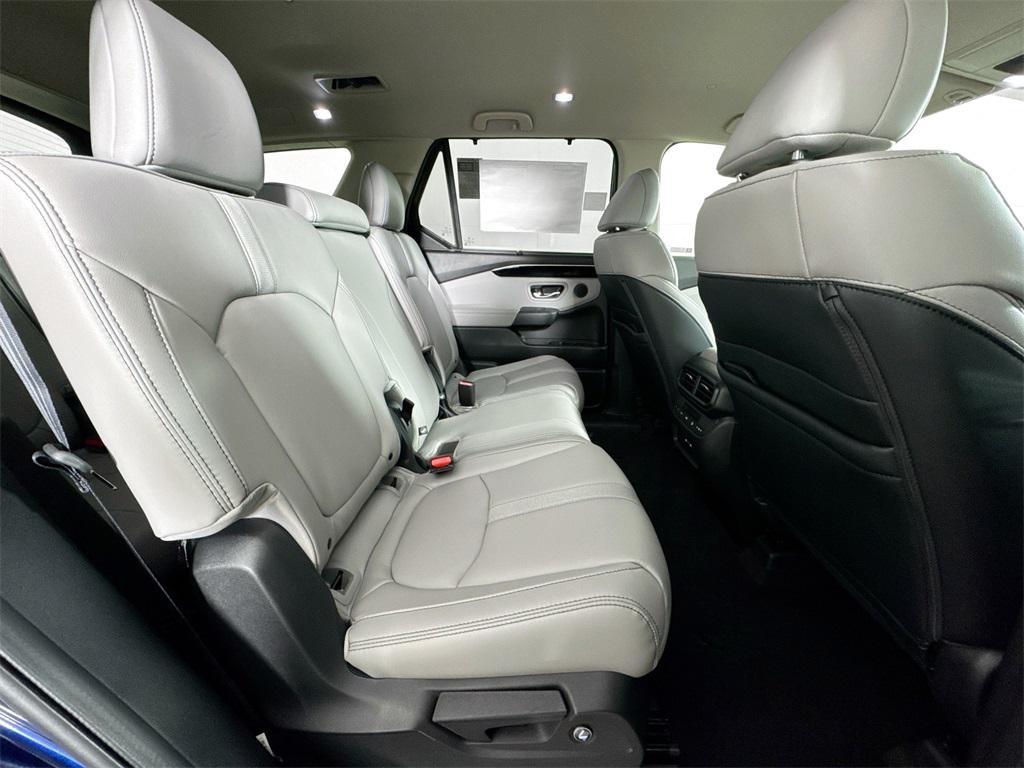new 2025 Honda Pilot car, priced at $45,095