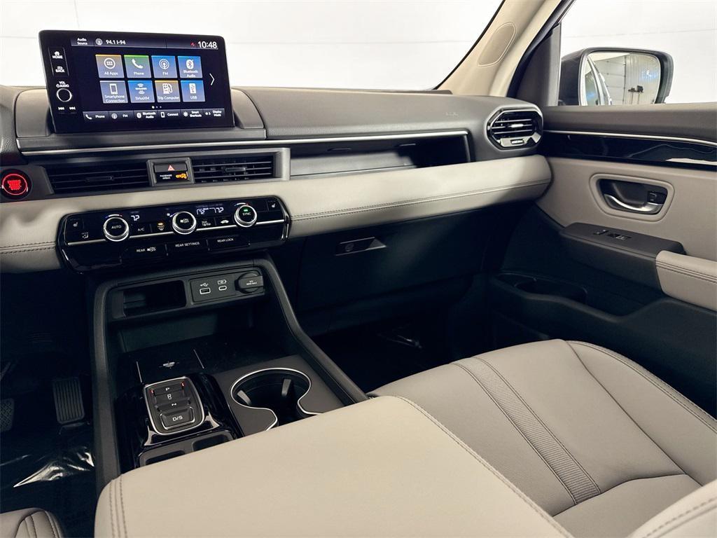 new 2025 Honda Pilot car, priced at $45,095