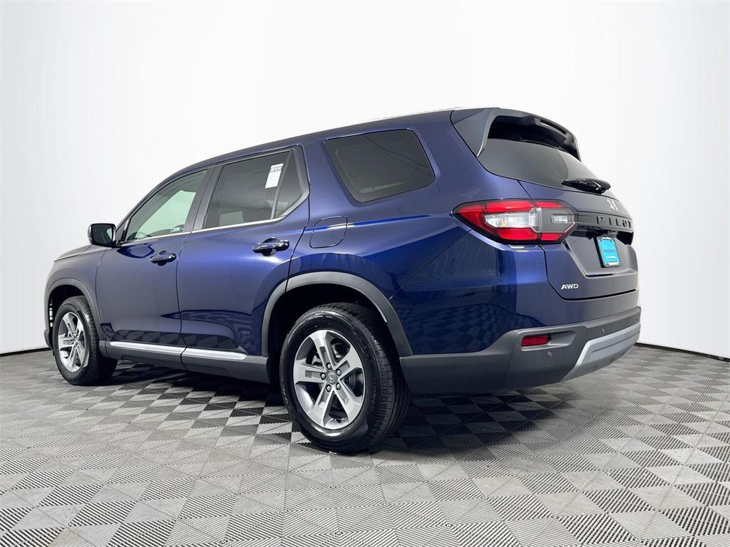new 2025 Honda Pilot car, priced at $45,095