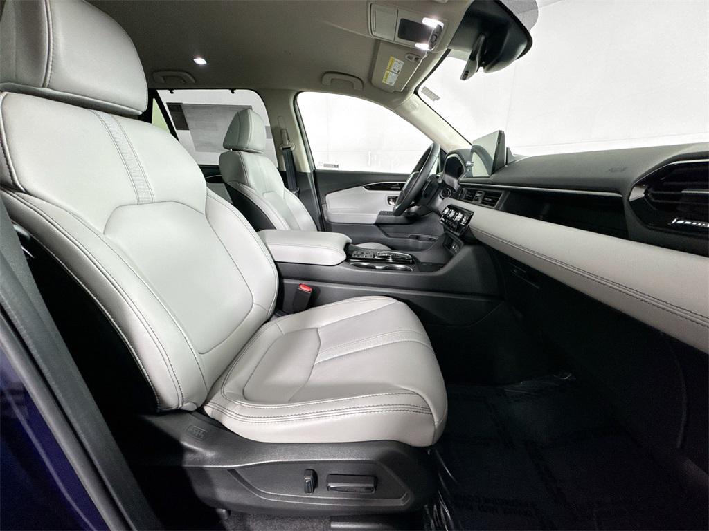new 2025 Honda Pilot car, priced at $45,095