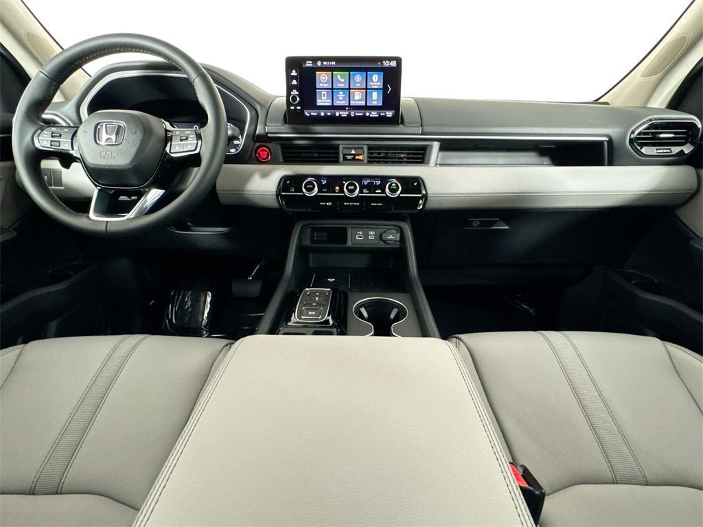 new 2025 Honda Pilot car, priced at $45,095