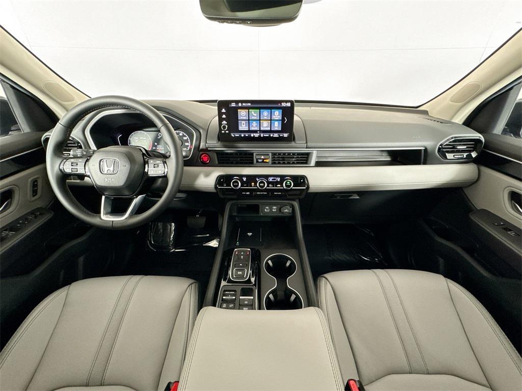 new 2025 Honda Pilot car, priced at $45,095
