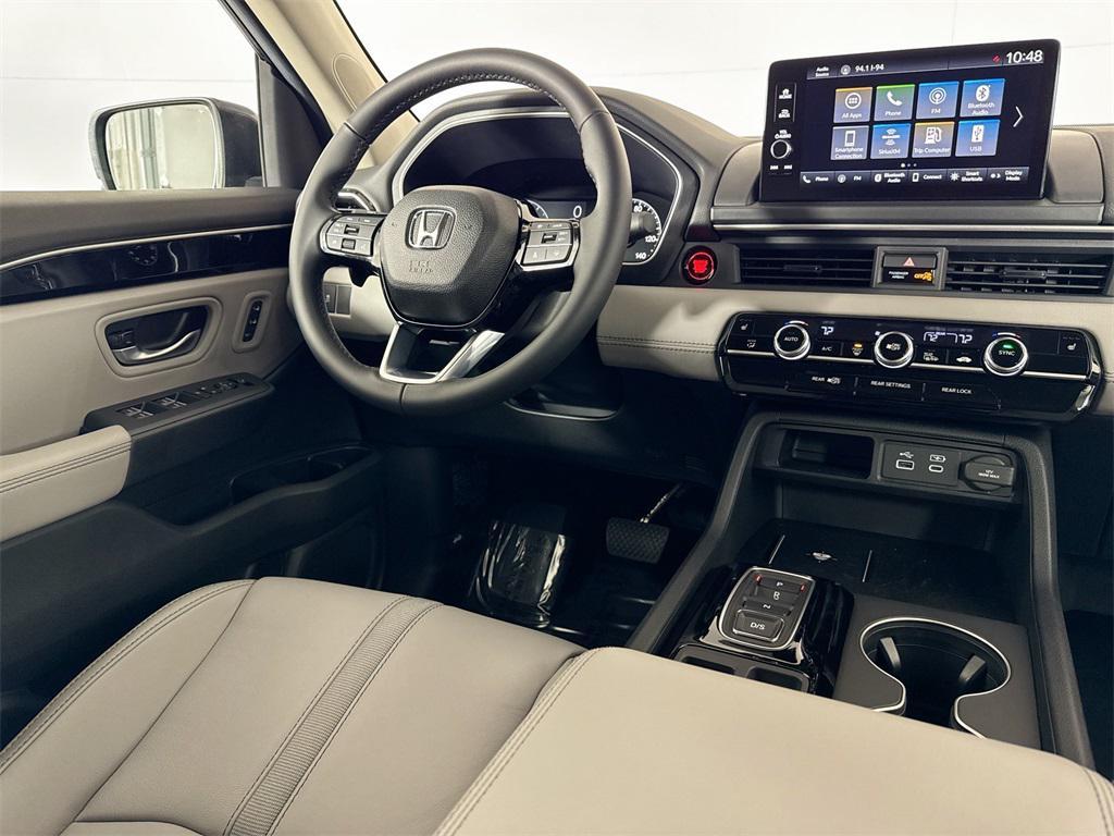 new 2025 Honda Pilot car, priced at $45,095