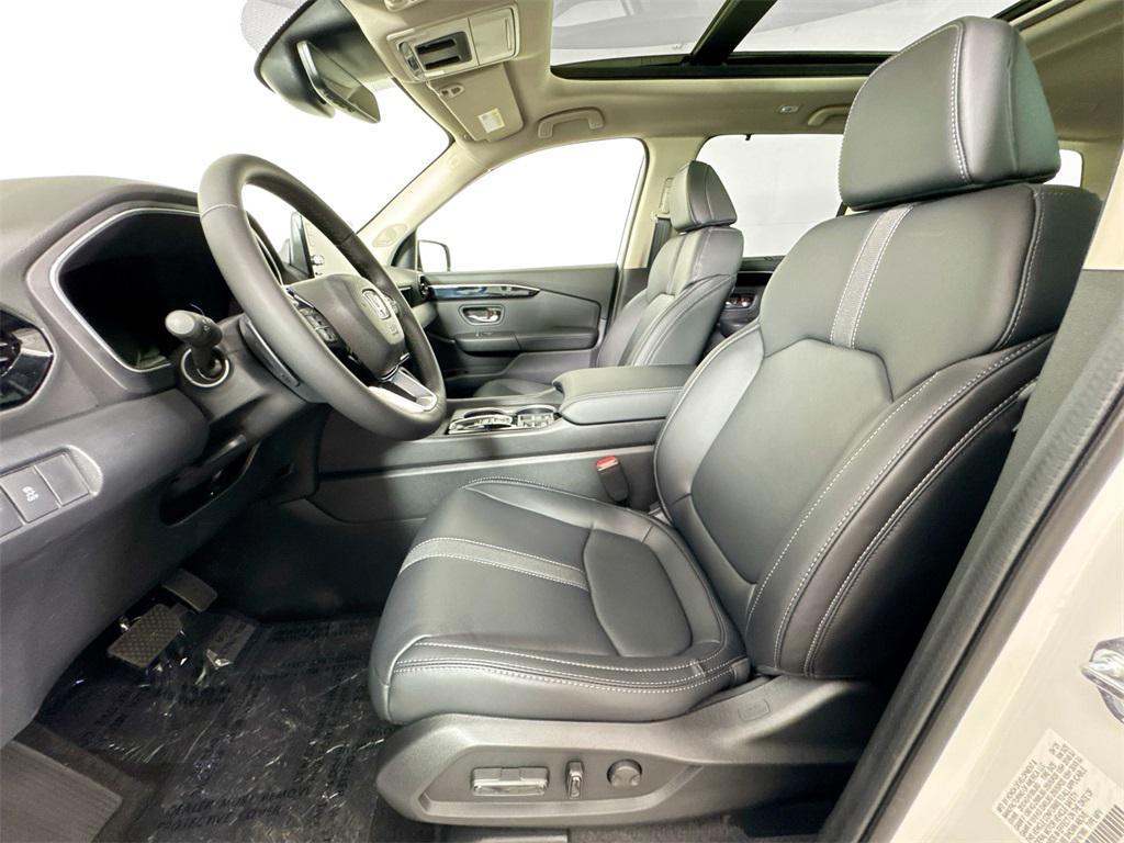 new 2025 Honda Pilot car, priced at $49,550