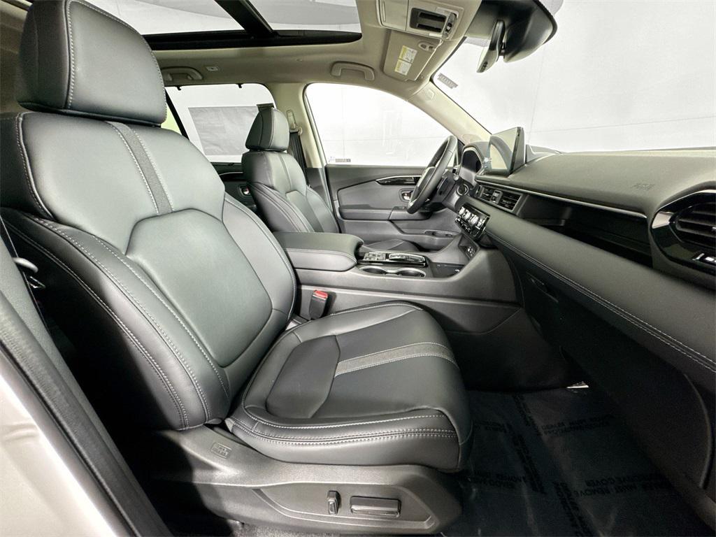 new 2025 Honda Pilot car, priced at $49,550