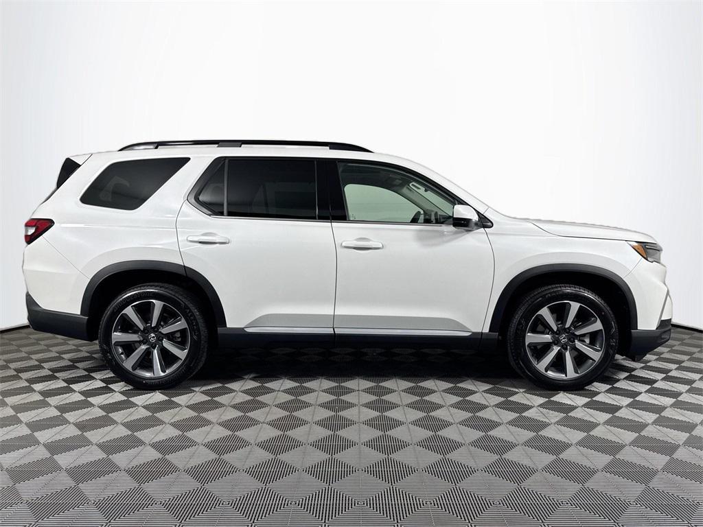 new 2025 Honda Pilot car, priced at $49,550