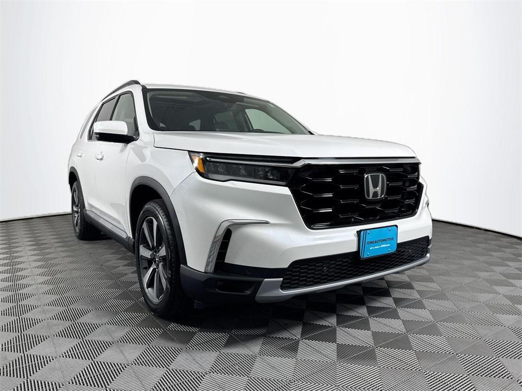 new 2025 Honda Pilot car, priced at $49,550