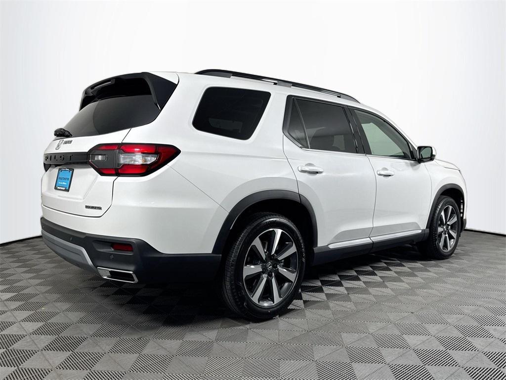 new 2025 Honda Pilot car, priced at $49,550