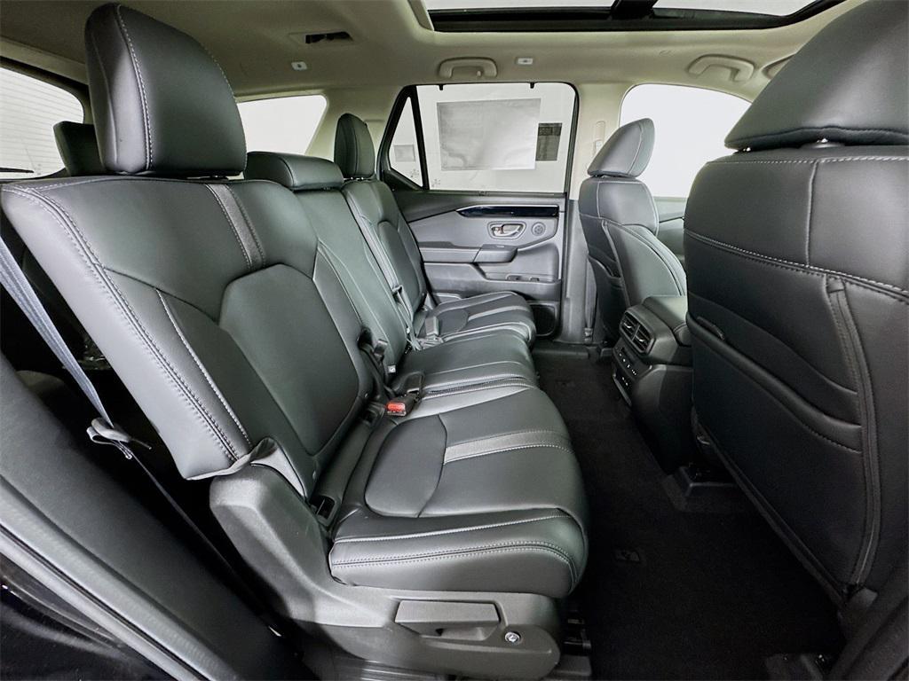 new 2025 Honda Pilot car, priced at $49,693