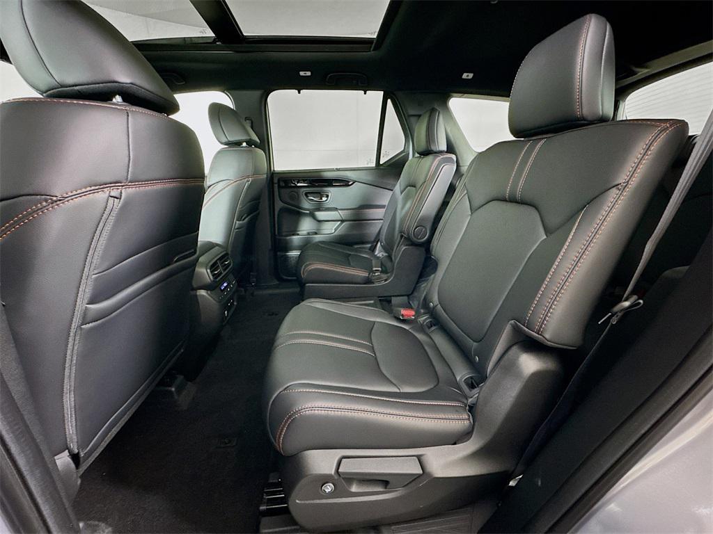 new 2025 Honda Pilot car, priced at $48,850