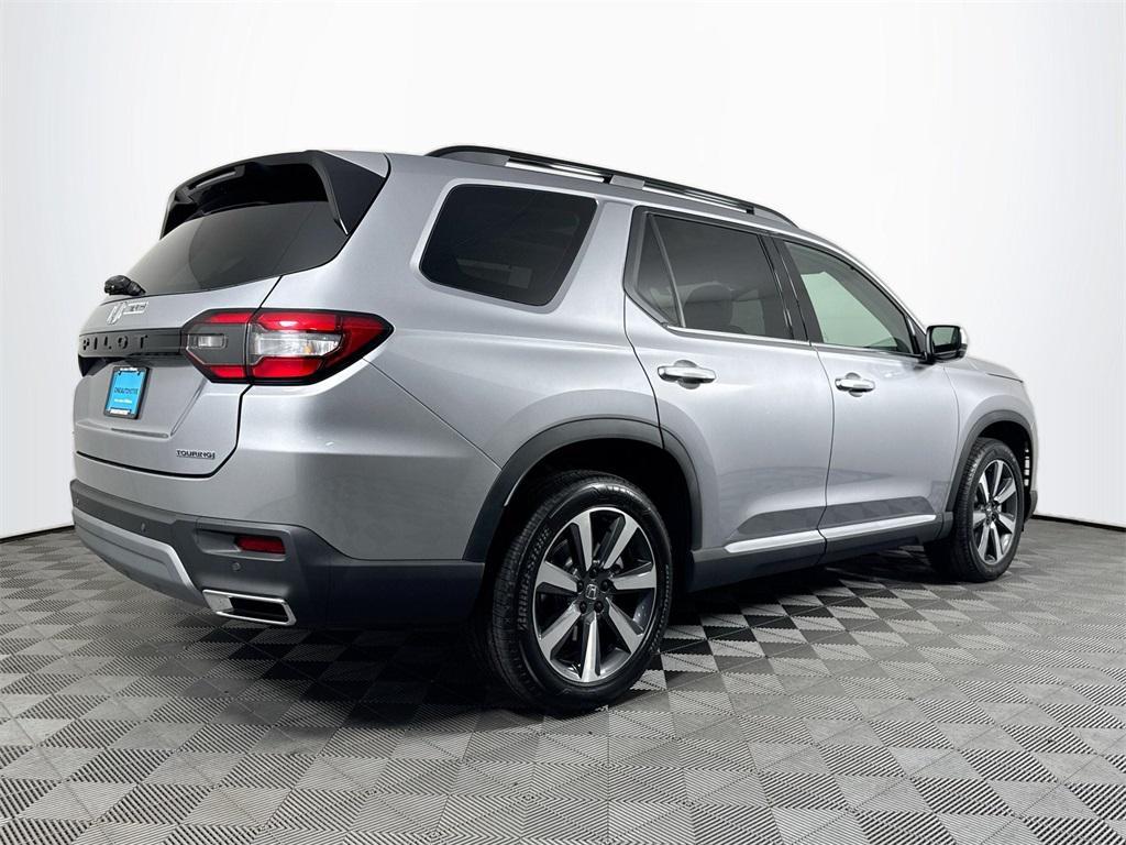 new 2025 Honda Pilot car, priced at $48,095