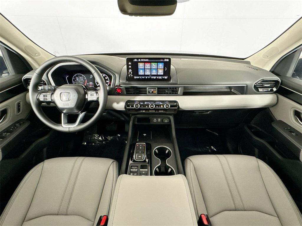 new 2025 Honda Pilot car, priced at $48,095