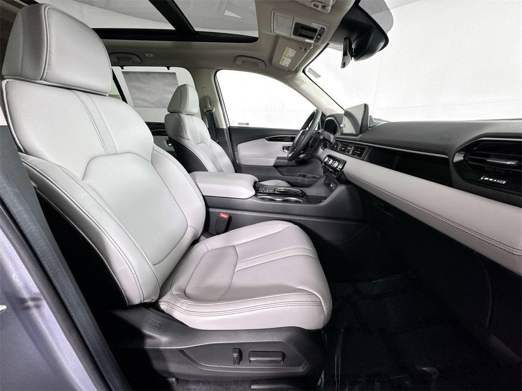 new 2025 Honda Pilot car, priced at $48,095