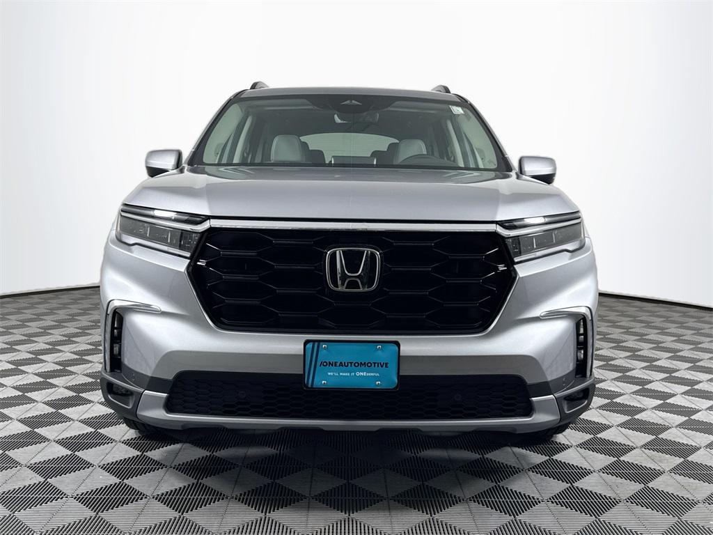 new 2025 Honda Pilot car, priced at $48,095