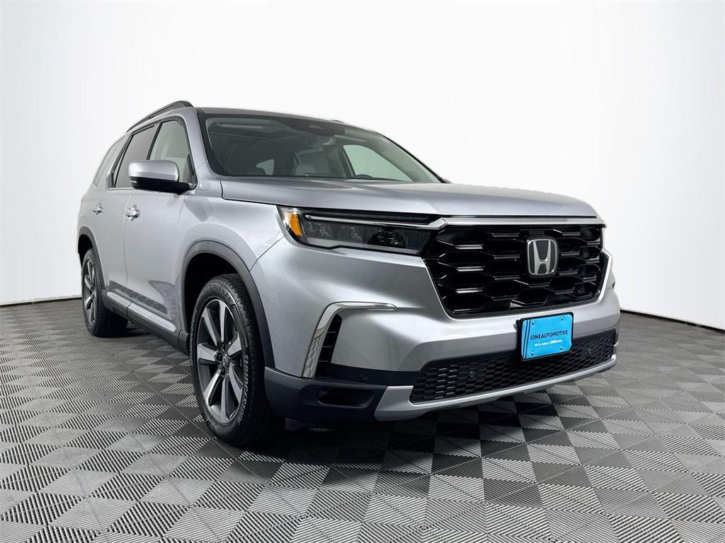 new 2025 Honda Pilot car, priced at $48,095