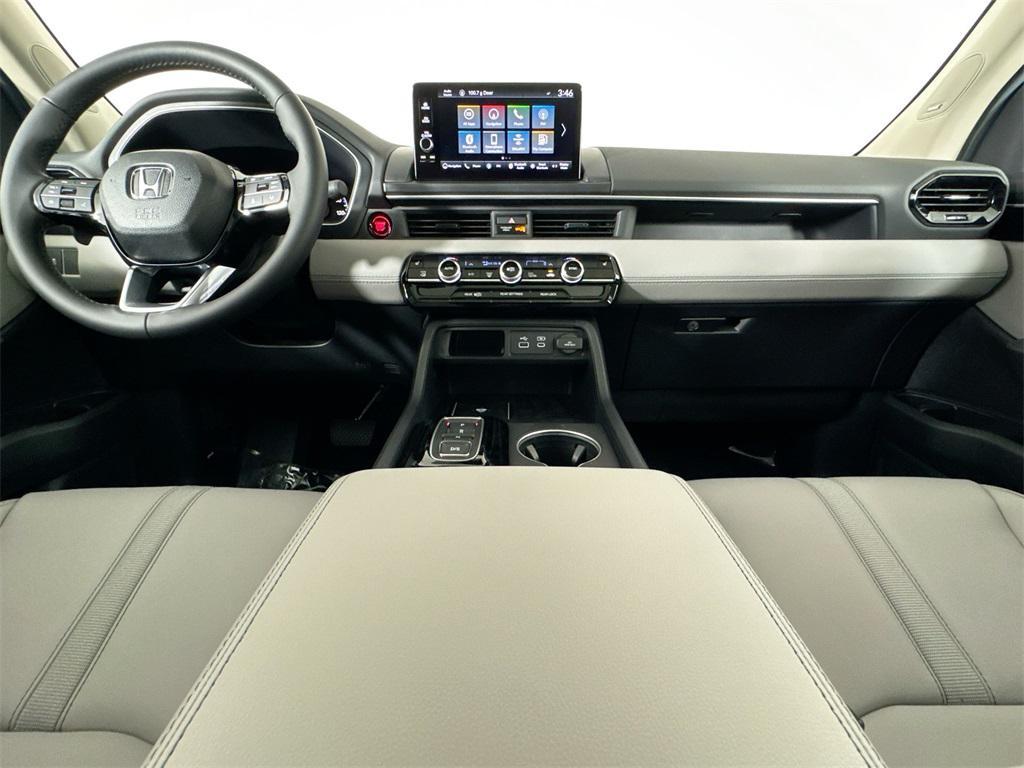 new 2025 Honda Pilot car, priced at $48,095