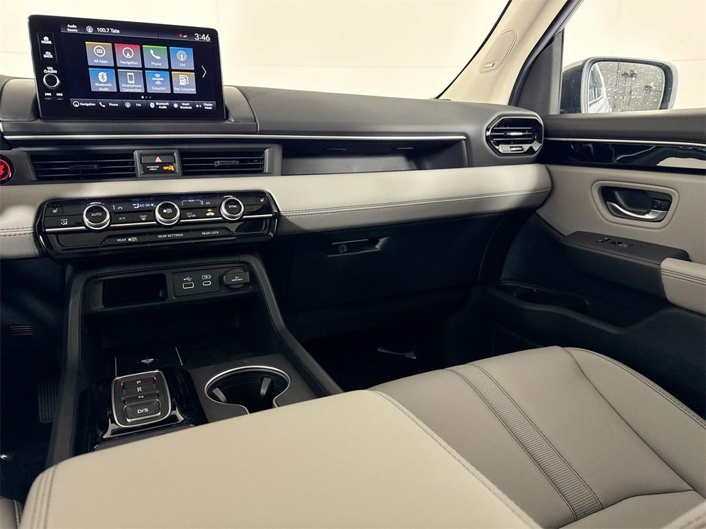 new 2025 Honda Pilot car, priced at $48,095