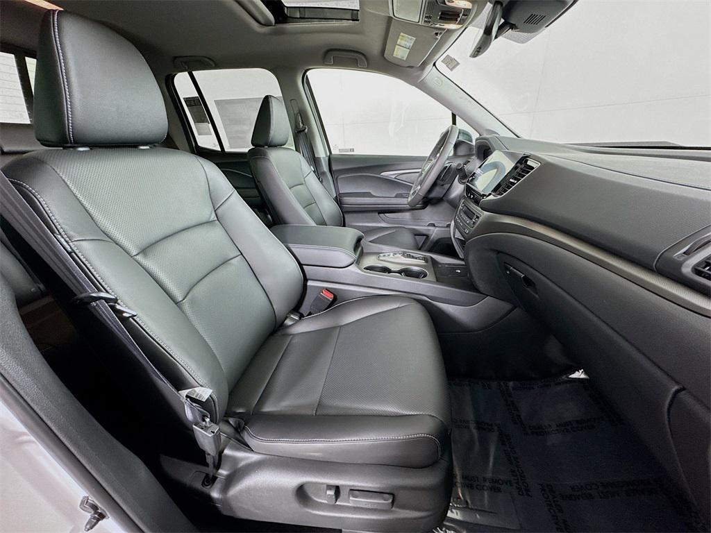 new 2025 Honda Ridgeline car, priced at $42,192