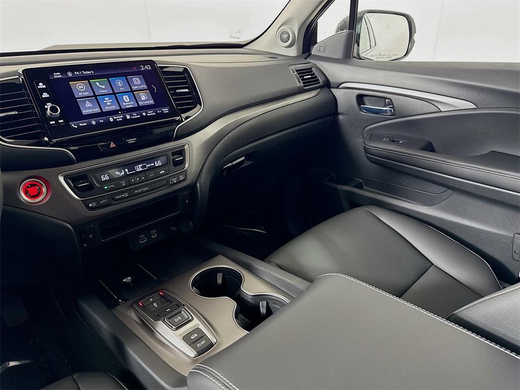 new 2025 Honda Ridgeline car, priced at $42,192