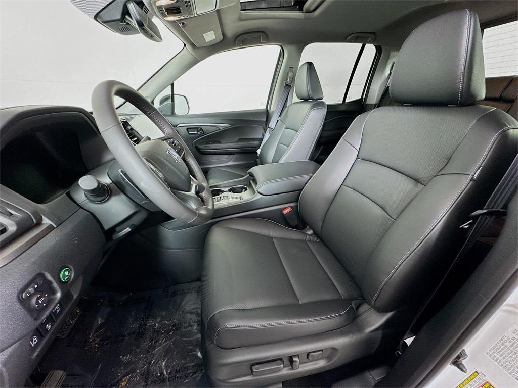 new 2025 Honda Ridgeline car, priced at $42,192