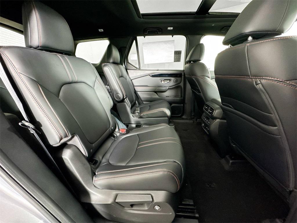 new 2025 Honda Pilot car, priced at $48,895