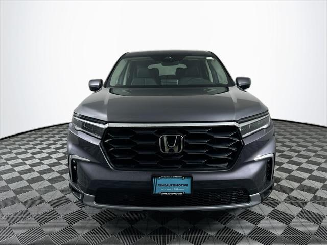 new 2025 Honda Pilot car, priced at $45,195