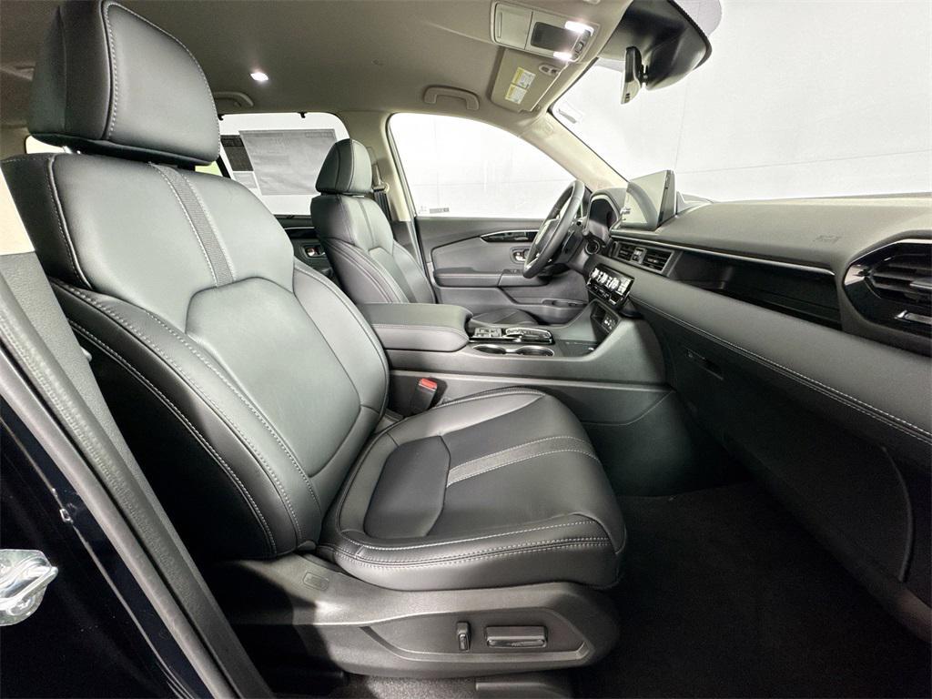 new 2025 Honda Pilot car, priced at $46,325