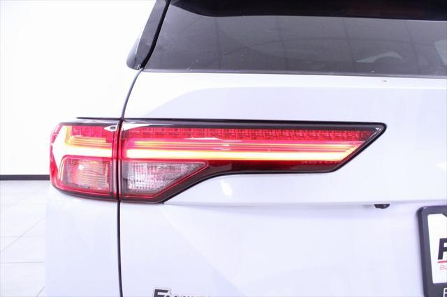 new 2024 Mitsubishi Outlander car, priced at $31,718