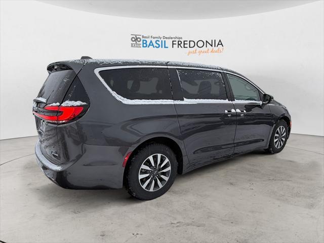 used 2022 Chrysler Pacifica Hybrid car, priced at $23,500