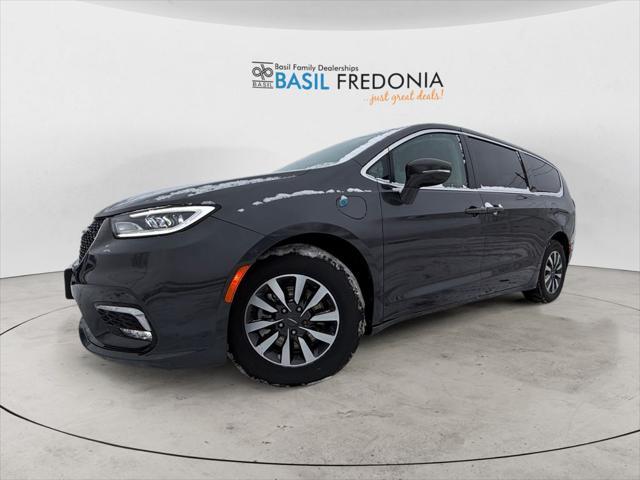 used 2022 Chrysler Pacifica Hybrid car, priced at $23,500