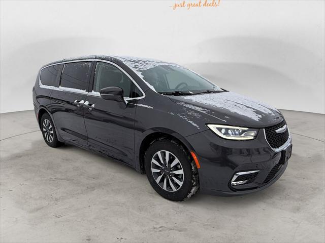 used 2022 Chrysler Pacifica Hybrid car, priced at $23,500