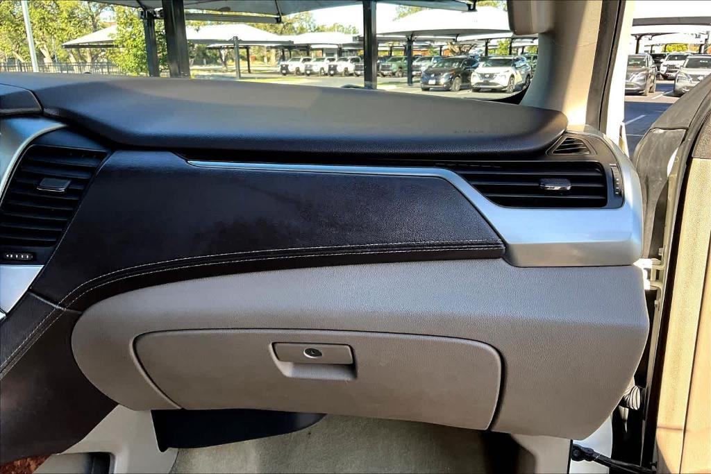 used 2015 Chevrolet Suburban car, priced at $17,200