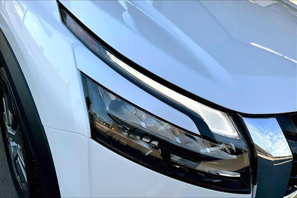 new 2025 Nissan Pathfinder car, priced at $39,340